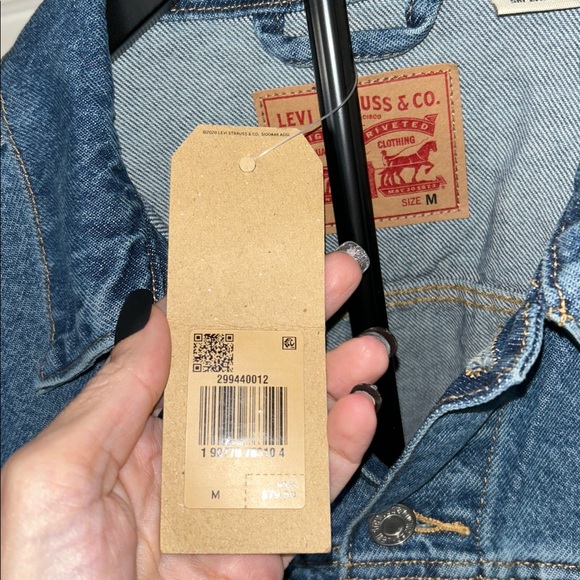 Levi’s Ex—BF oversized trucker jean jacket - Picture 6 of 10
